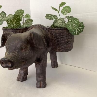 403. Outdoor Pig Planter 