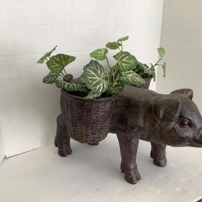 403. Outdoor Pig Planter 