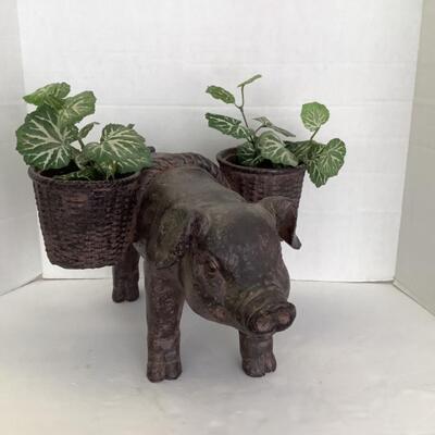 403. Outdoor Pig Planter 