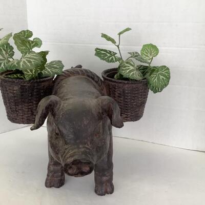 403. Outdoor Pig Planter 