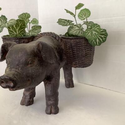 403. Outdoor Pig Planter 