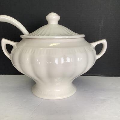 404 Beautiful White Soup Tureen with Ladle