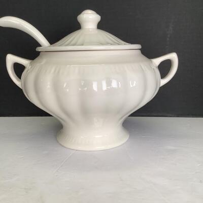404 Beautiful White Soup Tureen with Ladle