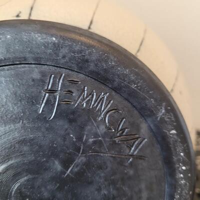 Lot 562: Hemingway Ceramics Vessel by Steve Hemingway 