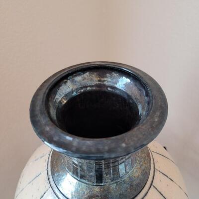 Lot 562: Hemingway Ceramics Vessel by Steve Hemingway 