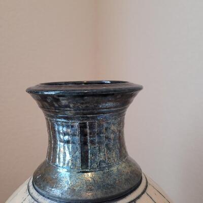 Lot 562: Hemingway Ceramics Vessel by Steve Hemingway 