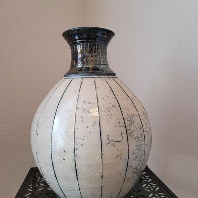 Lot 562: Hemingway Ceramics Vessel by Steve Hemingway 