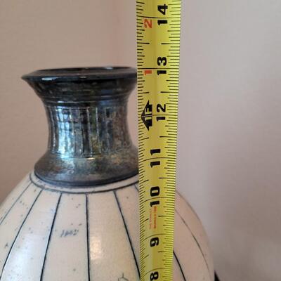 Lot 562: Hemingway Ceramics Vessel by Steve Hemingway 