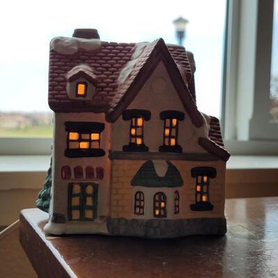 Lot 564: Ceramic Light Up House
