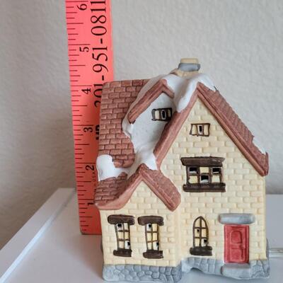 Lot 564: Ceramic Light Up House