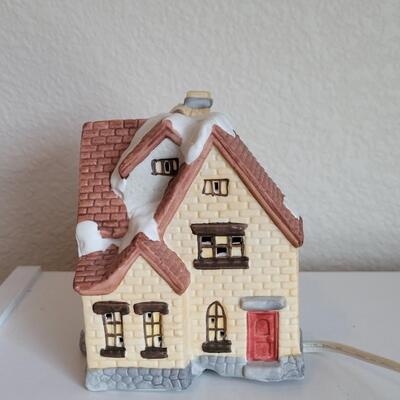 Lot 564: Ceramic Light Up House