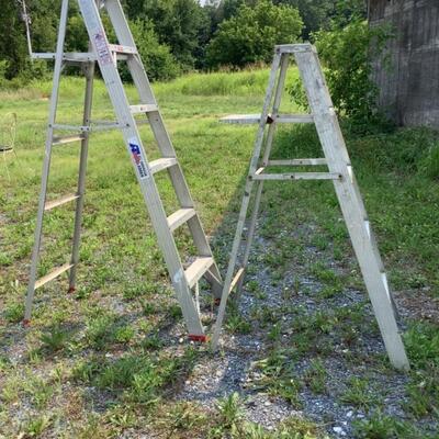 412. Pair of Aluminum Ladders 