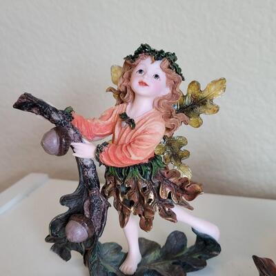 Lot 567: Boyd's Bears The Wee Folkstone Collection Fairies on Leaves