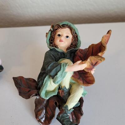 Lot 567: Boyd's Bears The Wee Folkstone Collection Fairies on Leaves