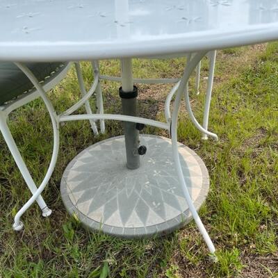 414  Royal Garden Table & Chairs with Cushions/Umbrella with Stand / Covers