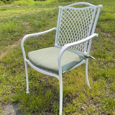 414  Royal Garden Table & Chairs with Cushions/Umbrella with Stand / Covers