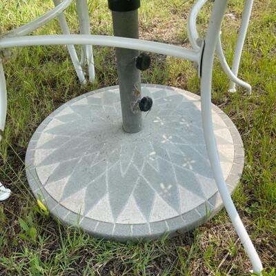 414  Royal Garden Table & Chairs with Cushions/Umbrella with Stand / Covers