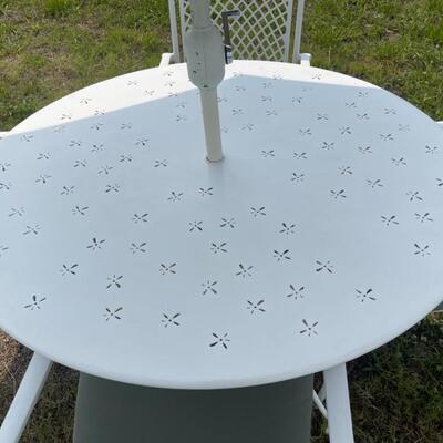 414  Royal Garden Table & Chairs with Cushions/Umbrella with Stand / Covers