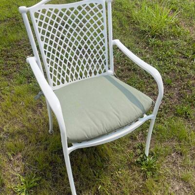 414  Royal Garden Table & Chairs with Cushions/Umbrella with Stand / Covers