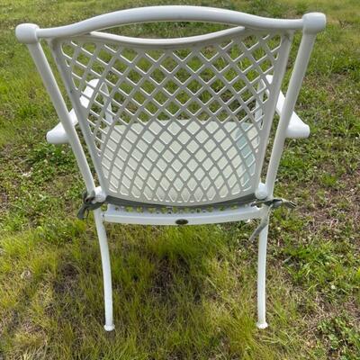 414  Royal Garden Table & Chairs with Cushions/Umbrella with Stand / Covers