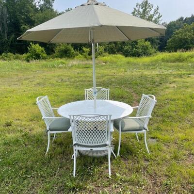 414  Royal Garden Table & Chairs with Cushions/Umbrella with Stand / Covers