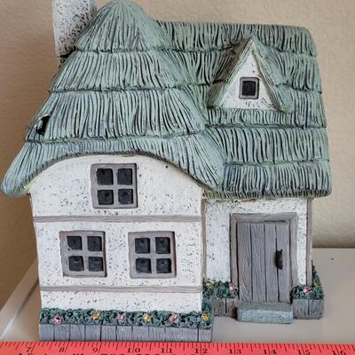 Lot 570: Outdoor Fairy House (has some damage)