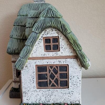 Lot 570: Outdoor Fairy House (has some damage)
