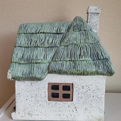 Lot 570: Outdoor Fairy House (has some damage)