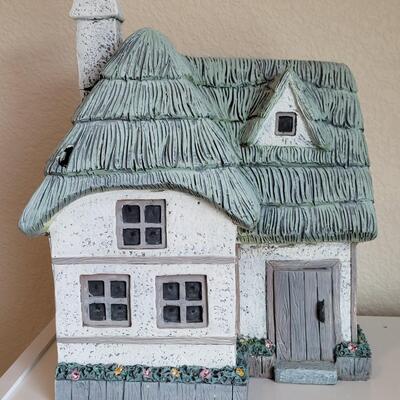 Lot 570: Outdoor Fairy House (has some damage)