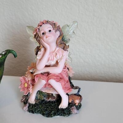 Lot 571: (2) Boyd's Bears the Wee Folkstone Collection Spring Fairies Sitting on Leaves
