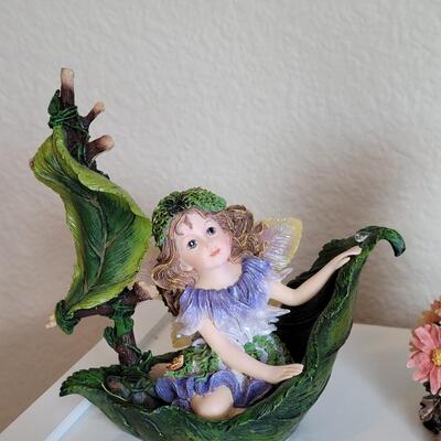 Lot 571: (2) Boyd's Bears the Wee Folkstone Collection Spring Fairies Sitting on Leaves
