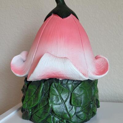 Lot 572: Flower Fairy House