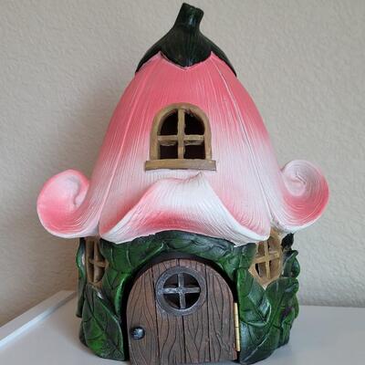 Lot 572: Flower Fairy House