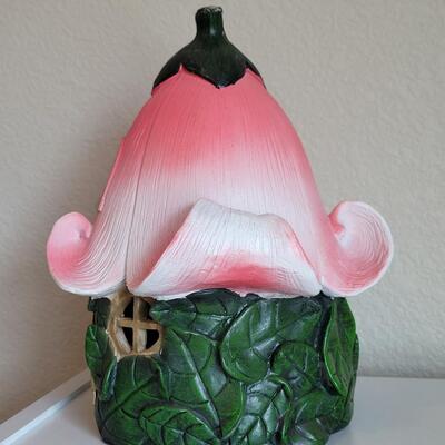 Lot 572: Flower Fairy House