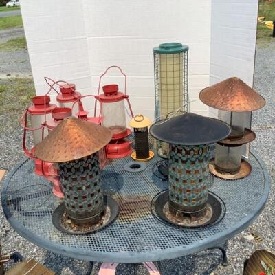 418. Bird Feeder Lot 