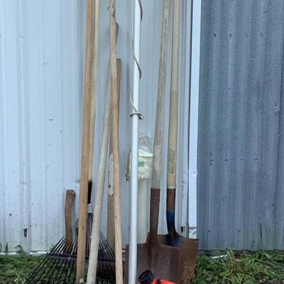 420 Garden Tool Lot 