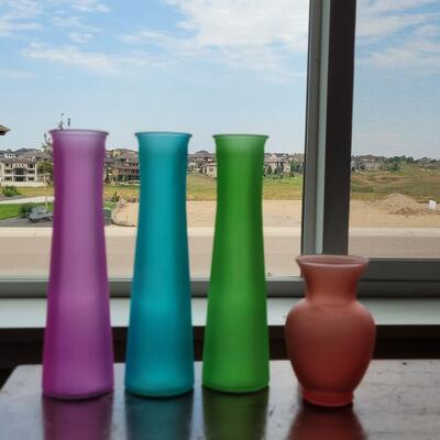 Lot 578: Colorful Glass Vases