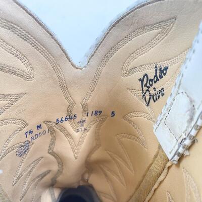 VINTAGE RODEO DRIVE WHITE COWBOY BOOTS - WOMENâ€™S SIZE 7.5
