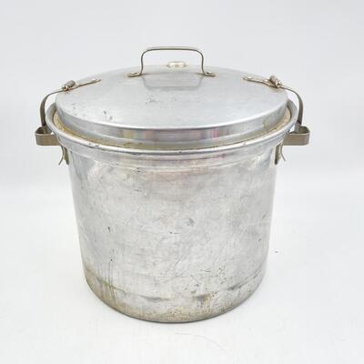 VINTAGE MARY DUNBAR ALUMINUM â€œTHE WATERLESS COOKERâ€ 