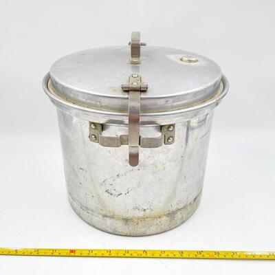 VINTAGE MARY DUNBAR ALUMINUM â€œTHE WATERLESS COOKERâ€ 