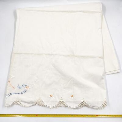 VINTAGE EMBROIDERED PILLOWCASES AND FLAT SHEET