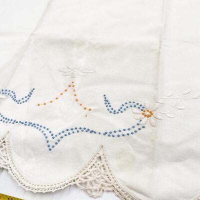 VINTAGE EMBROIDERED PILLOWCASES AND FLAT SHEET