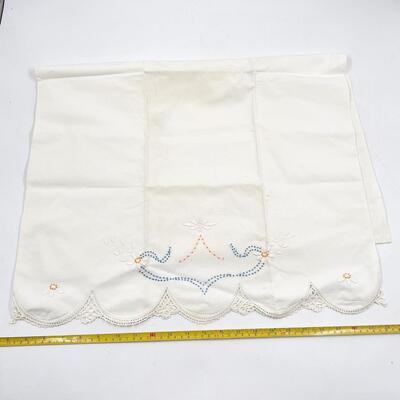 VINTAGE EMBROIDERED PILLOWCASES AND FLAT SHEET