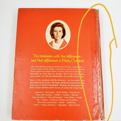 1972 BETTY CROCKER 12TH PRINTING HARDBACK COOKBOOK 
