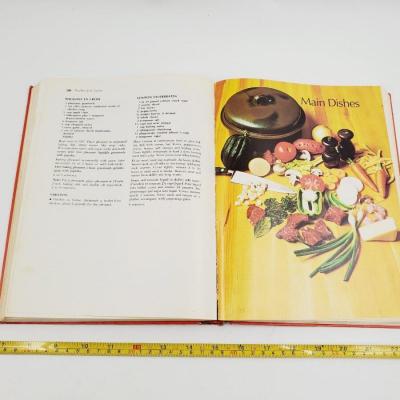 1972 BETTY CROCKER 12TH PRINTING HARDBACK COOKBOOK 