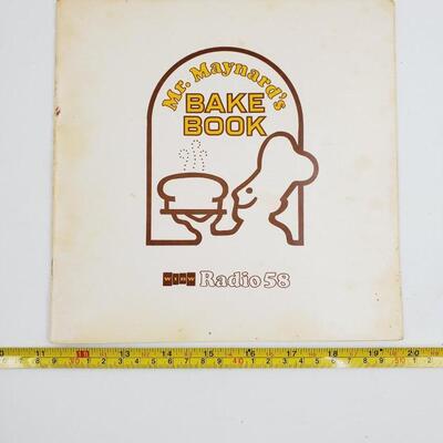 VINTAGE BOYSCOUTS, DUTCH OVEN, ARMY WIFE'S AND MORE PAPERBACK COOKBOOK BUNDLE