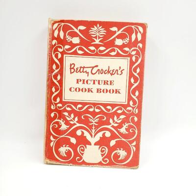 VINTAGE BETTY CROCKER'S PICTURE COOK BOOK COPYRIGHT 1950 FIRST EDITION HARDBACK PUBLISHED BY GENERAL MILLS LOT 1