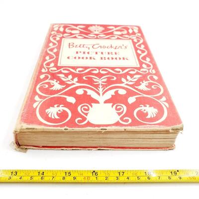 VINTAGE BETTY CROCKER'S PICTURE COOK BOOK COPYRIGHT 1950 FIRST EDITION HARDBACK PUBLISHED BY GENERAL MILLS LOT 1