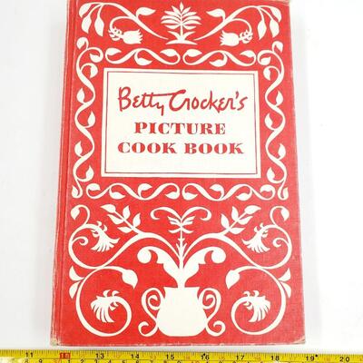 VINTAGE BETTY CROCKER'S PICTURE COOK BOOK COPYRIGHT 1950 FIRST EDITION HARDBACK LOT 2