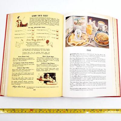 VINTAGE BETTY CROCKER'S PICTURE COOK BOOK COPYRIGHT 1950 FIRST EDITION HARDBACK LOT 2